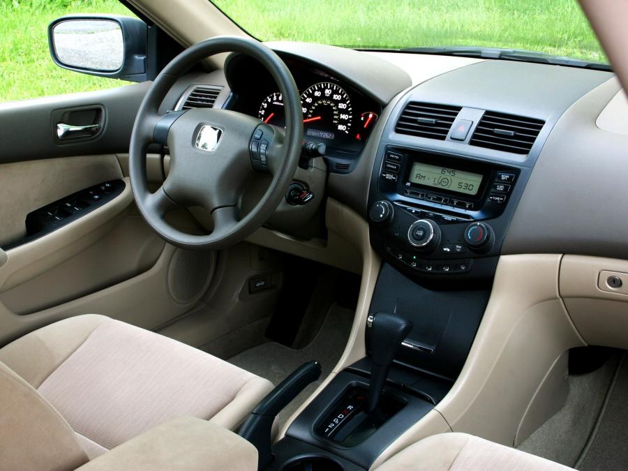 Honda Accord Sedan 2003 года  (US) (фото 5 из 19)